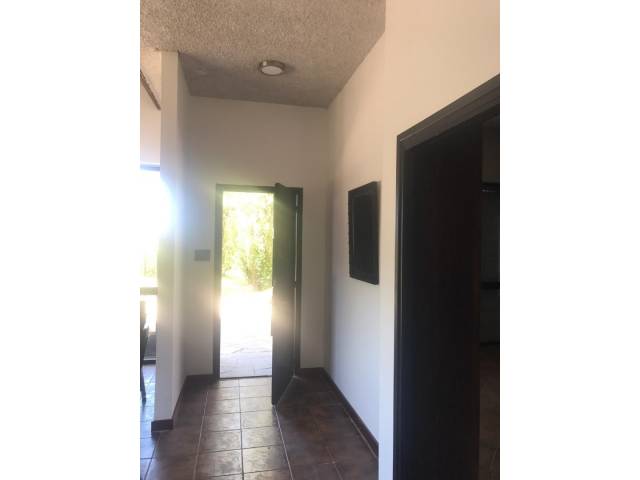 Alquiler Casa a metros de Hotel Carrasco, re bien ubicada, ideal