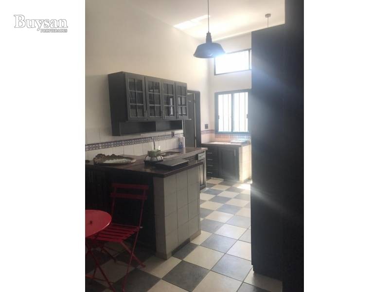 Alquiler Casa a metros de Hotel Carrasco, re bien ubicada, ideal